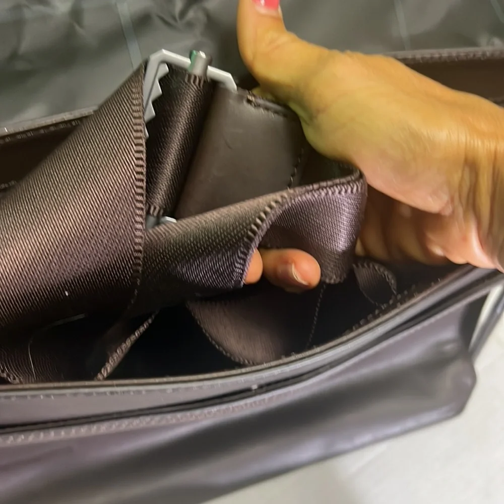 VINCE CAMUTO Unisex Office bag 💼 with tag name and padded for laptop or iPad